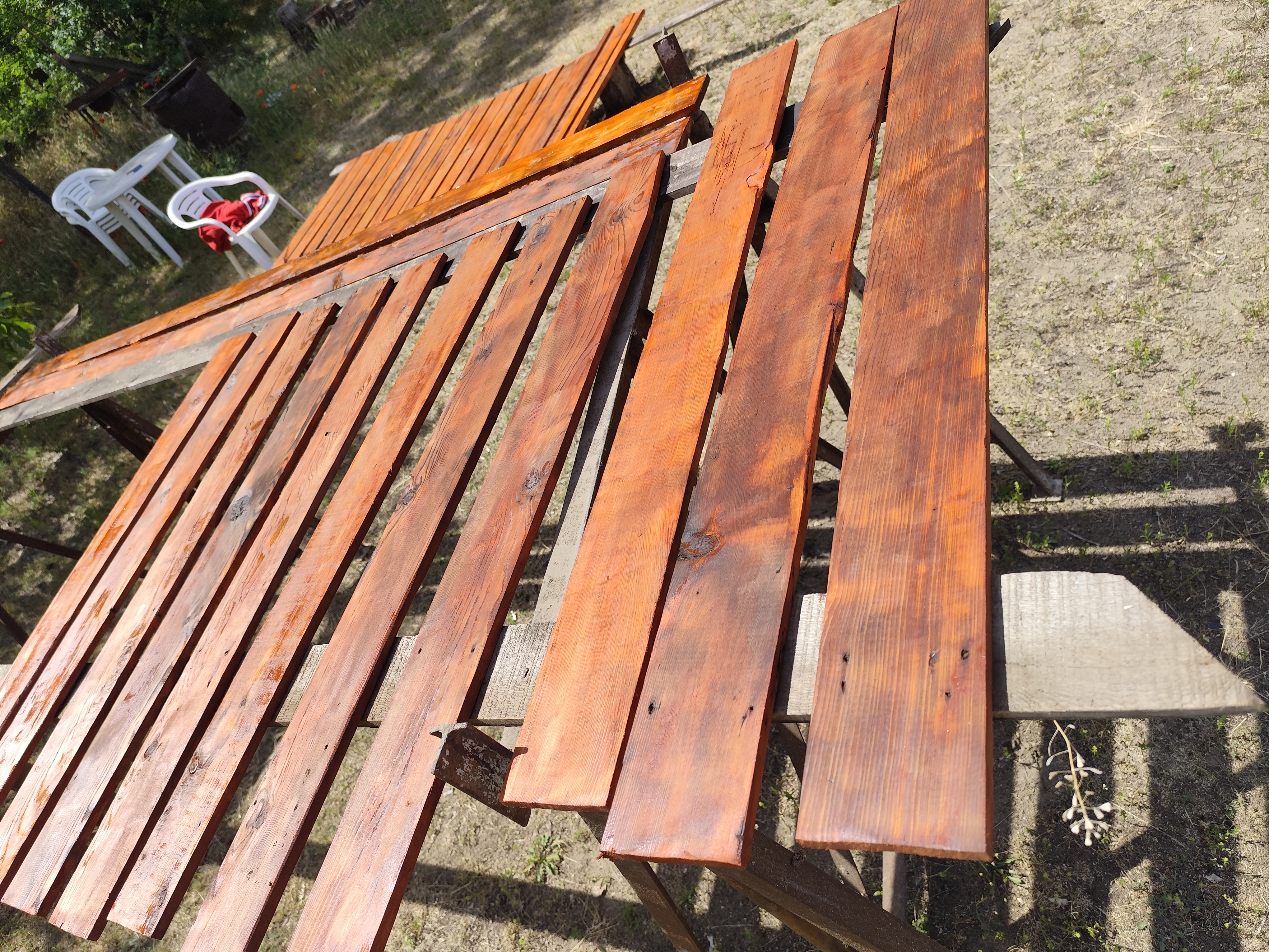 Kapu felújítás – csiszolt és festett deszkák